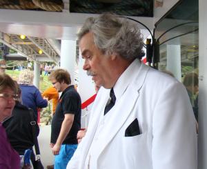 Mark Twain says thanks to each passenger as they leave.