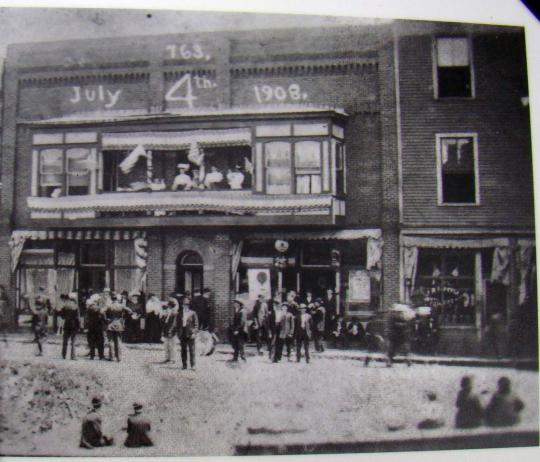 One of the informative plaques with a picture of the Schilansky-Rubenstein Building 1906