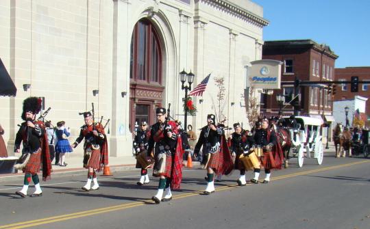 Bagpipers escort the Queen