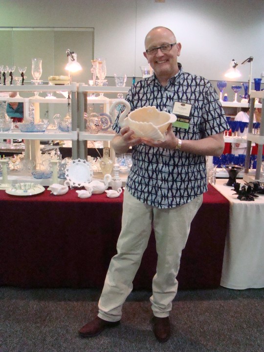 Les Hanson presented the opening night program of 