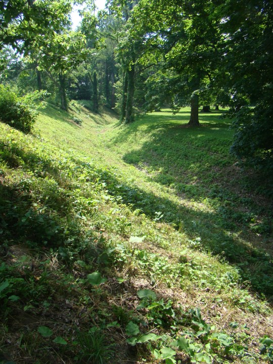 An eight foot wall and 5 foot deep ditch created the Great Circle.
