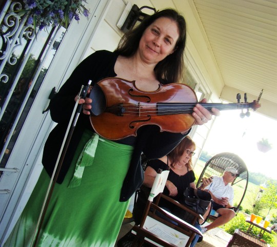 Debbie Garrett, violinist for Springfield Symphony Orchestra, provided entertainment.