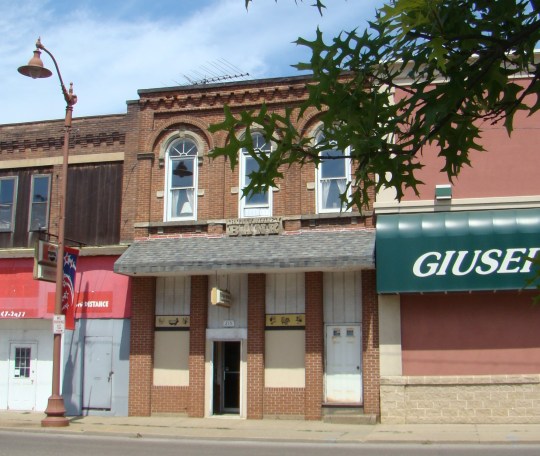 Auman's Museum of Radio & TV still has an antenna on its roof.