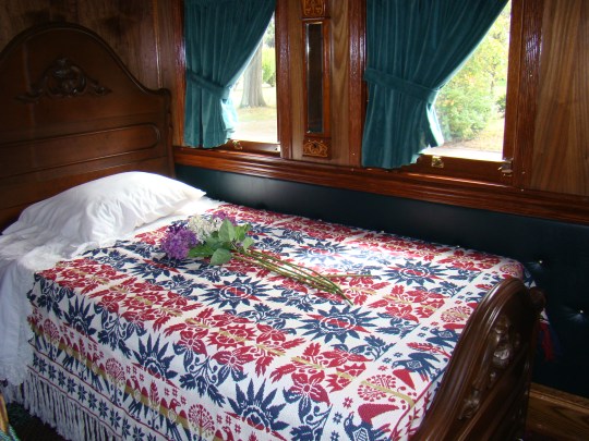 Lincoln felt this train too luxurious when the country suffering from the effects of the Civil War.