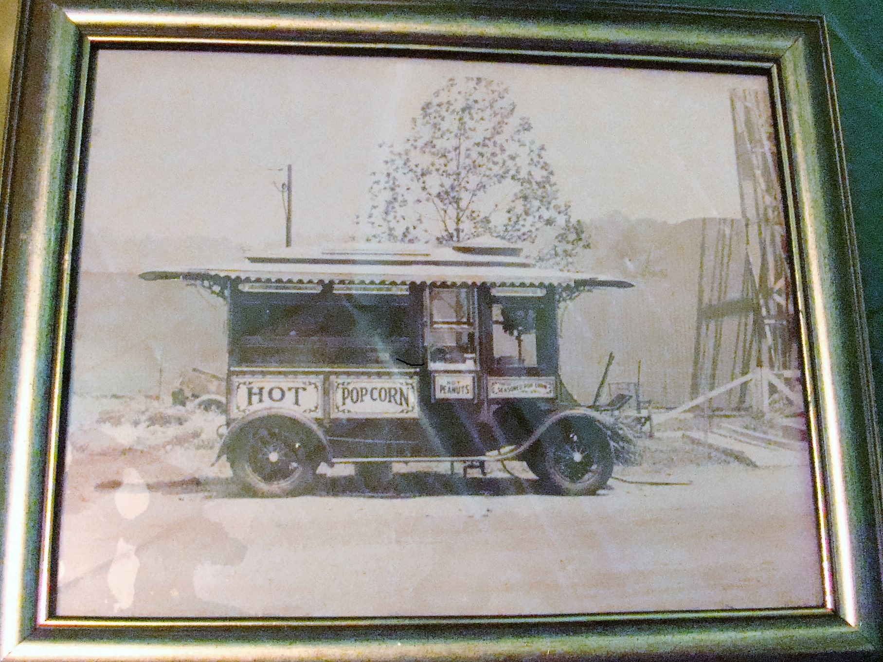 Lynn's Popcorn stand