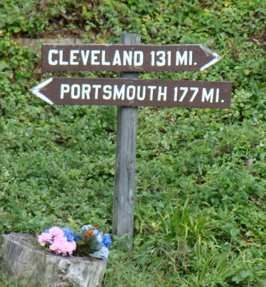 Monticello mileage sign