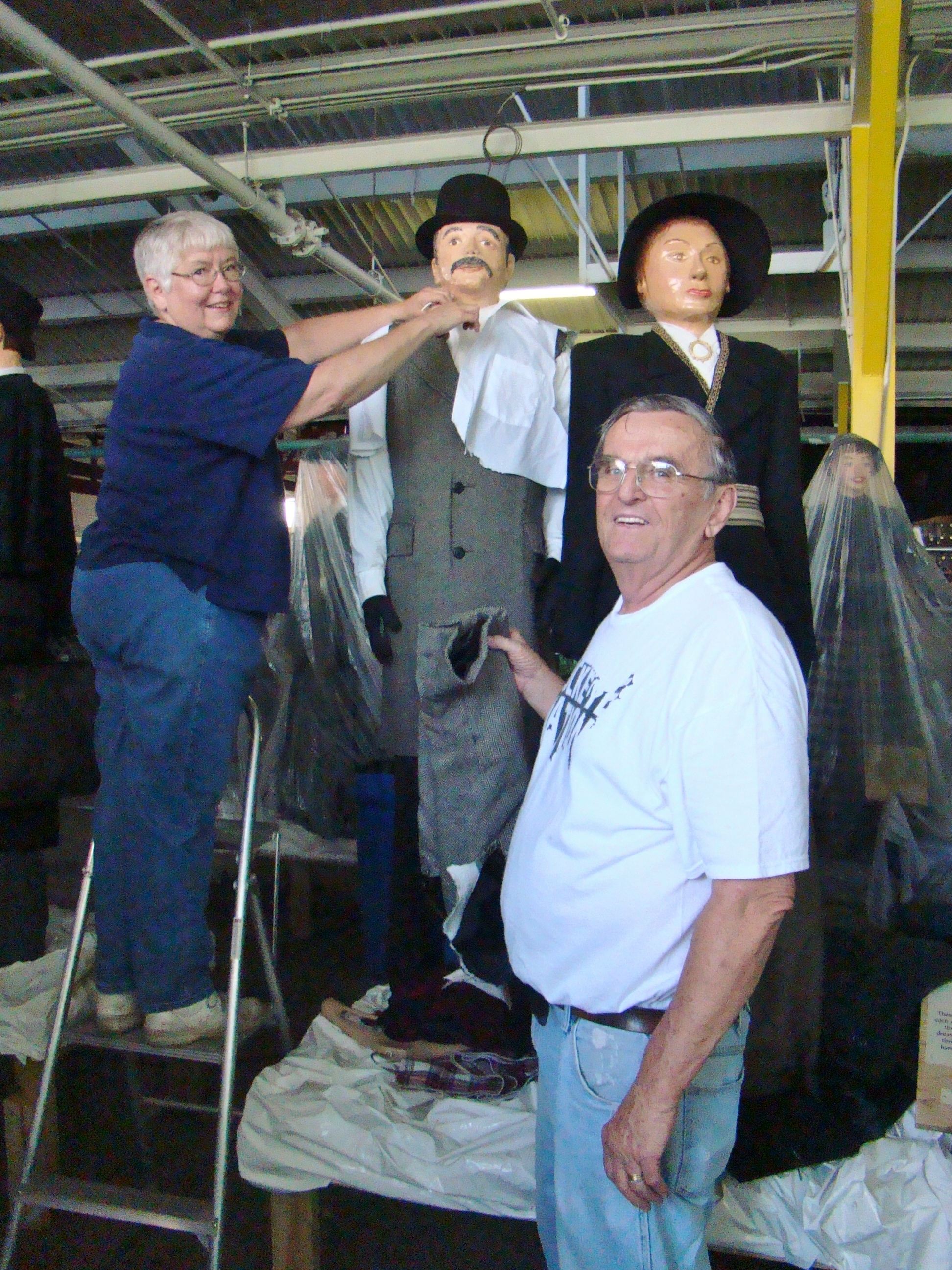 lindy-and-tom-replace-a-shirt