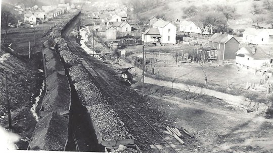 coal-cars-in-trail-run