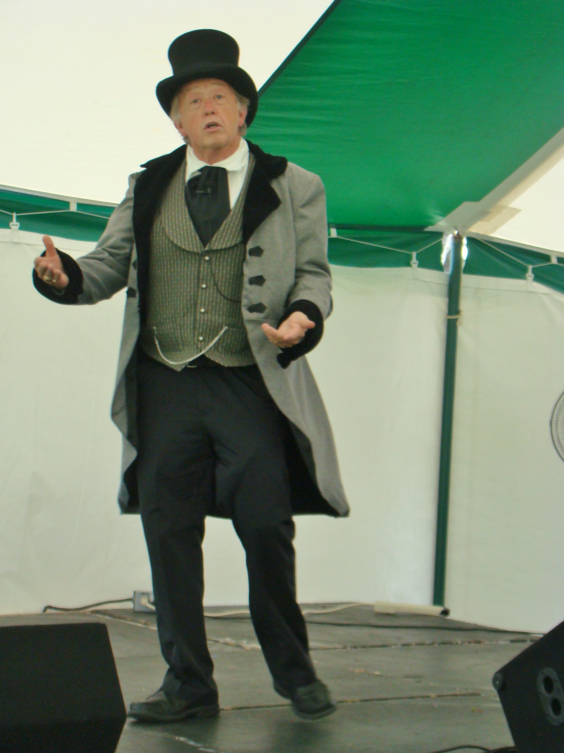 Chris a Salt Fork Festival.