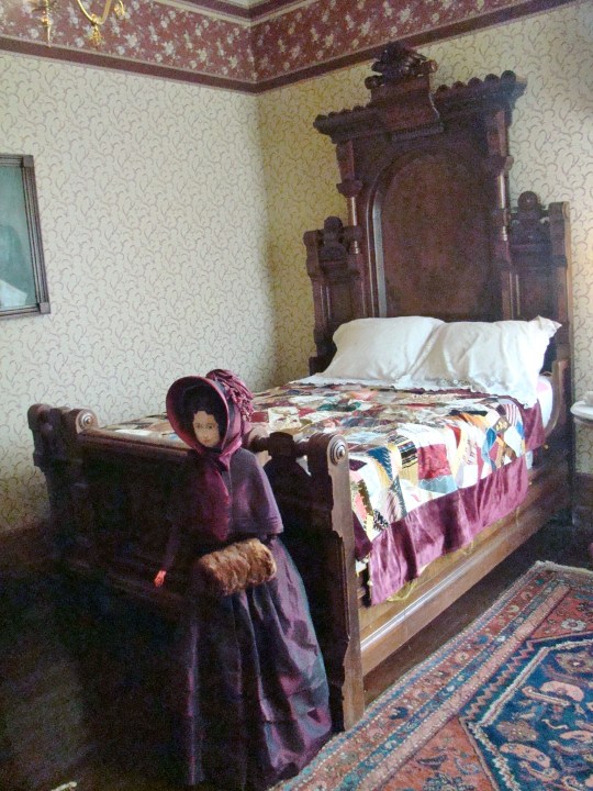 Barnesville Bed with Doll
