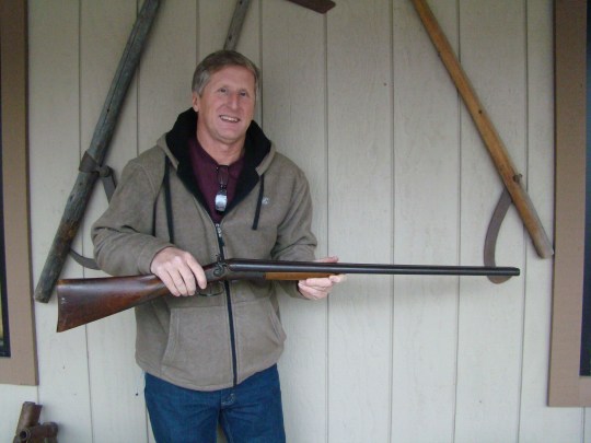 Emma's gun with Hank