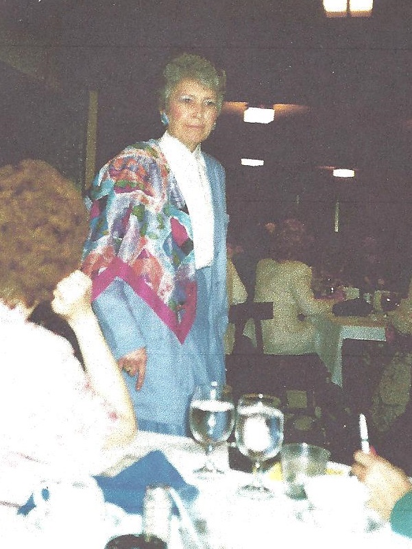 Laura Daffodil Luncheon model 001