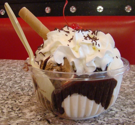 Sarris Odd Fellow Sundae