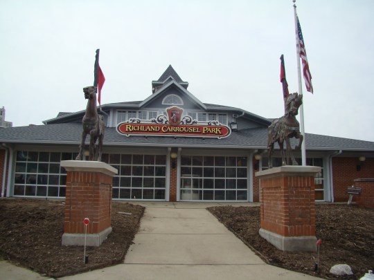 Carrousel Park Entrance