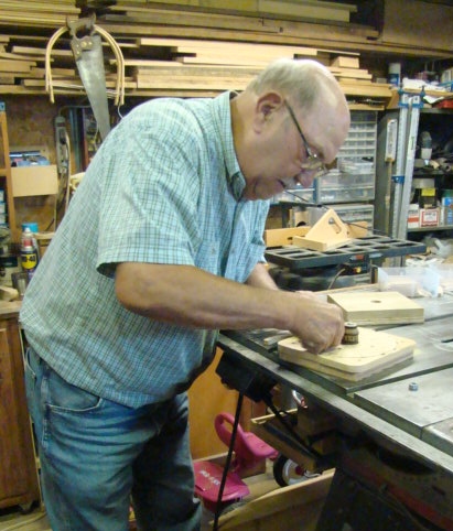 Carl showing how to make a wheel