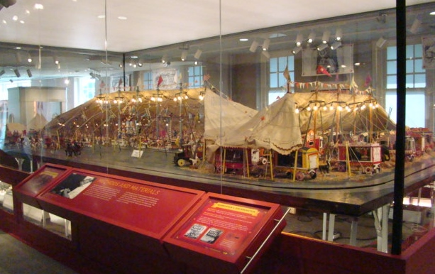 Piggly Wiggly circus