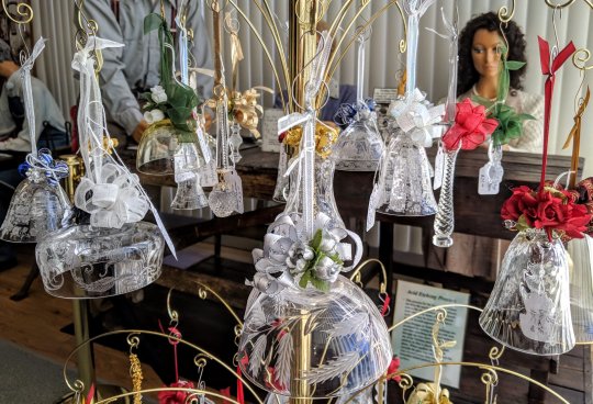 Cambridge Ornament Display