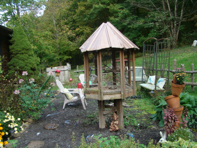 Julia Garden with Doves