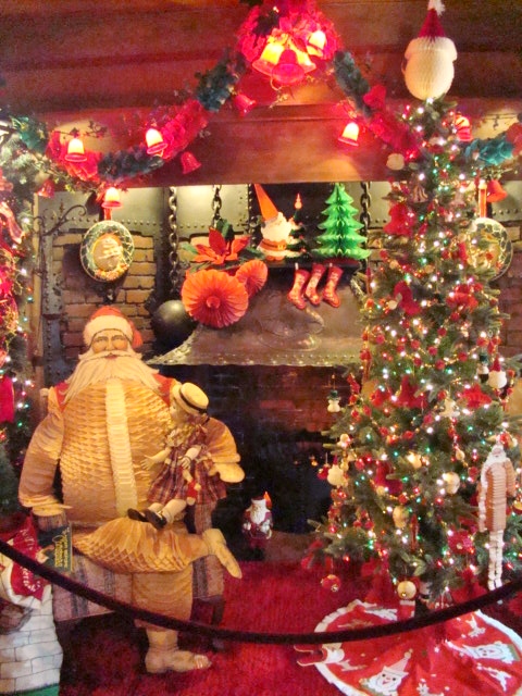 Arms Honeycomb Santa