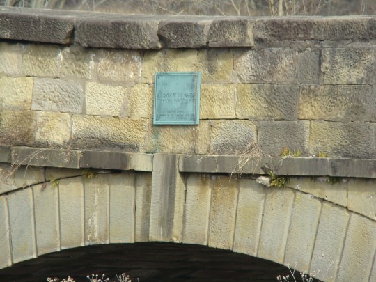 S Bridge sign at Middlebourne