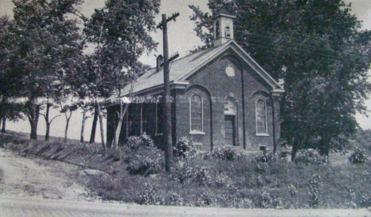 Great Western School - 1940 when brick road ran below it