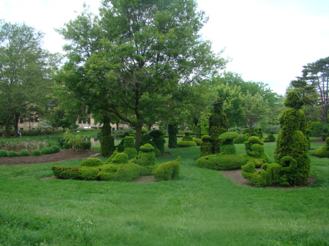 Topiary - View of painter